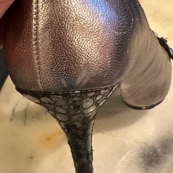 Guess Heels Metallic Champagne Color & Black Animal Print On Heel & Buck… - Picture 10 of 14